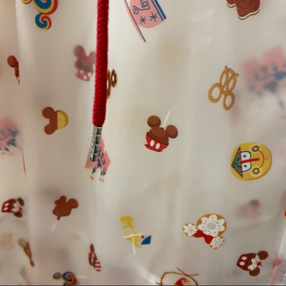 Disney Snacks Raincoat, size LARGE -Sold out everywhere - Picture 3 of 5